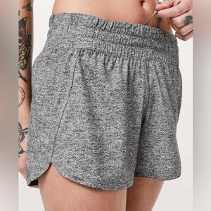 Lululemon Tracker Short V 4" Heather Lux Multi Black / Black Size 6